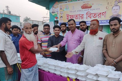 নন্দীগ্রামে ছাত্রলীগের উদ্যোগে দুস্থদের মাঝে ইফতার বিতরণ 