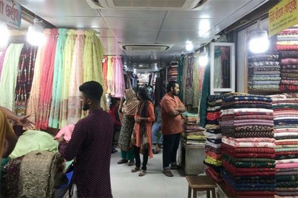 চিরচেনা রূপে ফিরে গেছে নিউমার্কেট
