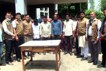 শিক্ষক নিয়োগে ভুয়া প্রশ্নপত্রে প্রতারণার ফাঁদ, আটক ১৩  