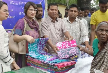 কুড়িগ্রামে দরিদ্রদের মাঝে শাড়ি ও লুঙ্গি বিতরণ