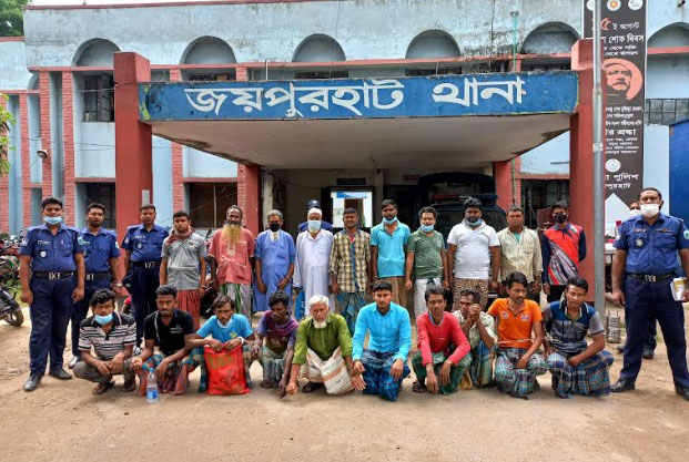 জয়পুরহাটে পুলিশের অভিযানে গ্রেফতার ২০