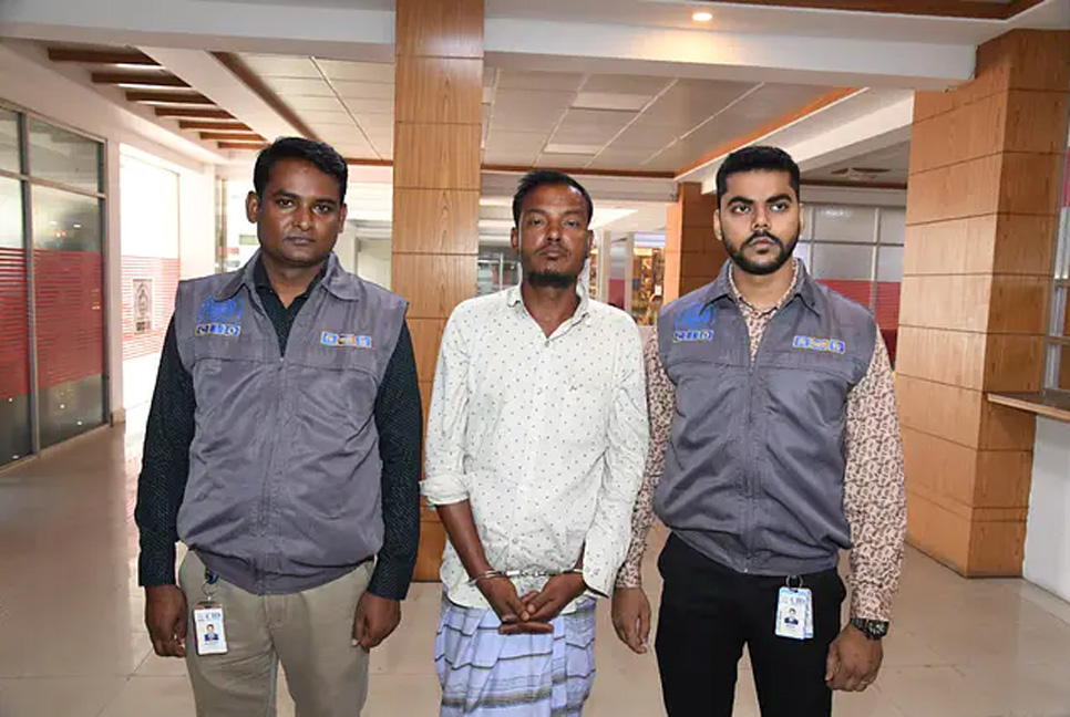 বিস্ফোরণে দুই নারী নিহতের ঘটনায় আতশবাজি কারখানার মালিক গ্রেফতার

