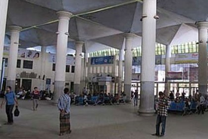 চট্টগ্রামে ট্রেনের অগ্রিম টিকিট বিক্রি শুরু, নেই যাত্রীদের ভিড়