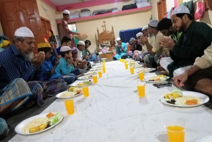 এতিম শিশু ও বৃদ্ধদের নিয়ে ইফতার