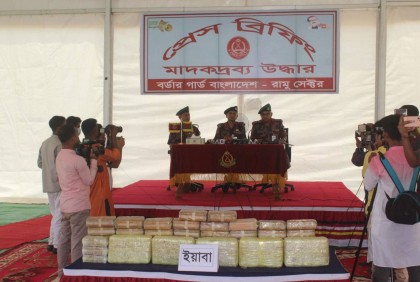 কক্সবাজারে ৬ লাখ ৯০ হাজার পিস ইয়াবাসহ ৫ জন মাদক ব্যবসায়ী আটক