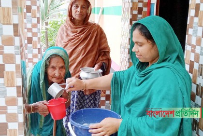 জলিল-রাবেয়া দম্পতির খামারের দুধ যাচ্ছে অসহায় রোজাদারদের ঘরে