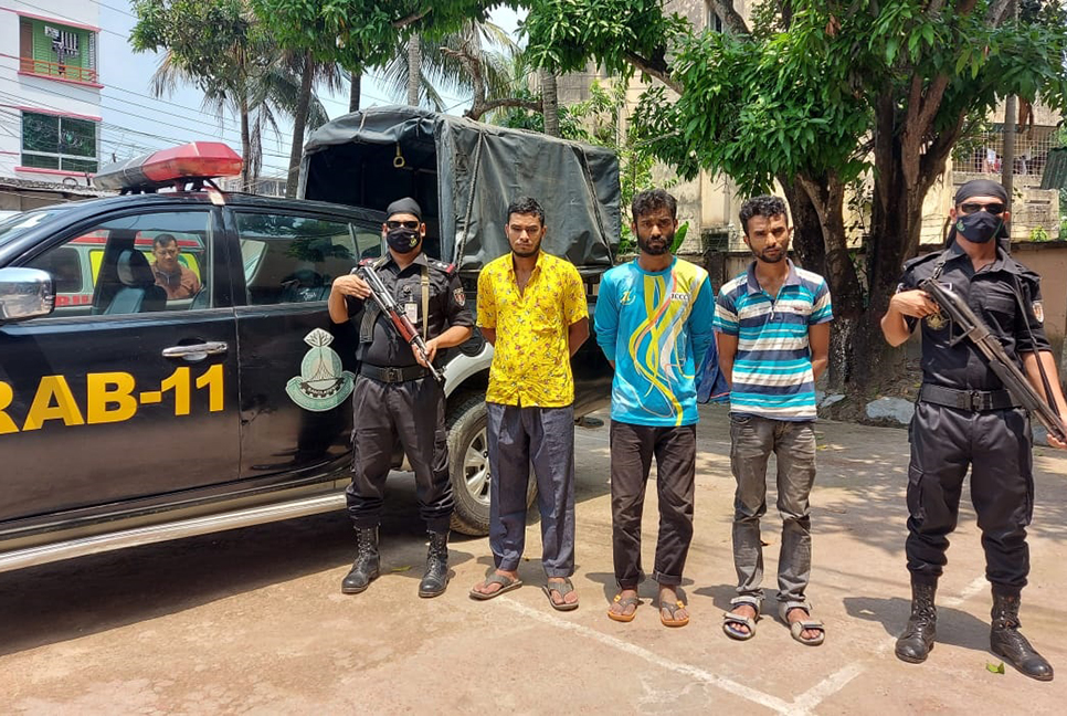 মাদক পরিবহনের অভিযোগে গ্রেফতার ৩