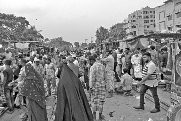গাজীপুরে বসেছে কাঁচা বাজার