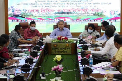 প্রধানমন্ত্রীর ঈদ উপহার প্রদান উপলক্ষে ঠাকুরগাঁওয়ে প্রেস ব্রিফিং 