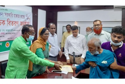 ঝিনাইদহে যাকাত সংগ্রহের চেক বিতরণ  