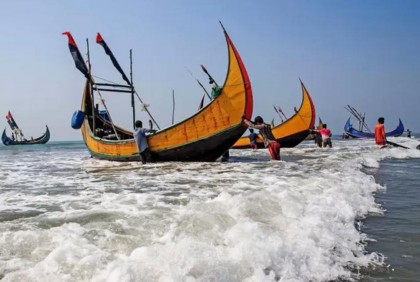 ৬৫ দিন সাগরে মাছ ধরা নিষেধ