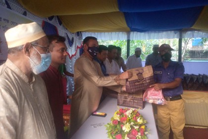 সারিয়াকান্দিতে গ্রাম পুলিশ পেল ঈদ উপহার