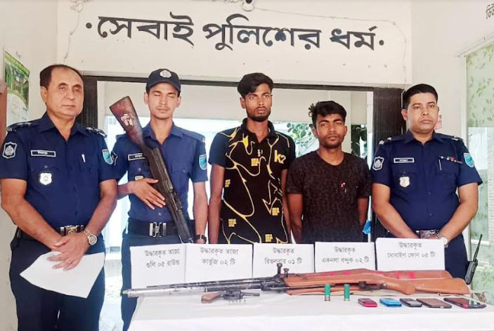 রাজবাড়ীতে অস্ত্রসহ দুই সন্ত্রাসী গ্রেফতার