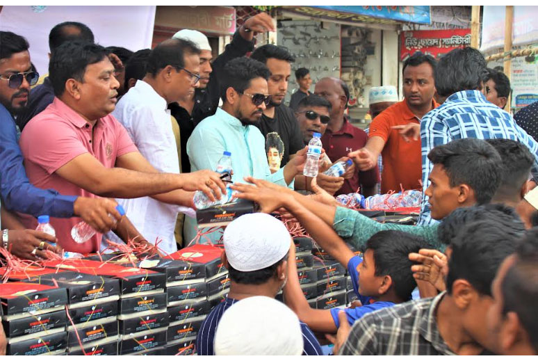 নোয়াখালীতে জেলা যুবলীগের ইফতার সামগ্রী বিতরণ ও দোয়া মাহফিল