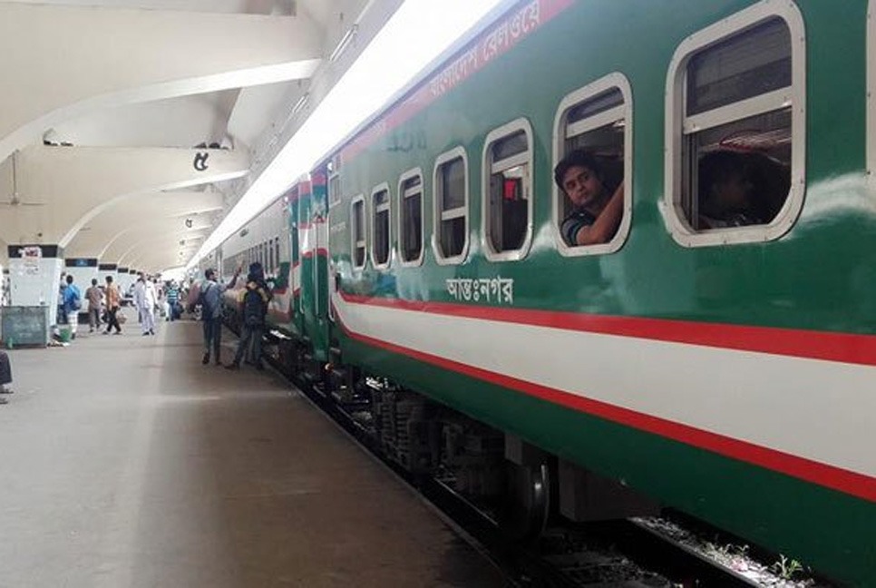 ‘ট্রেনে প্রতিদিন রাজধানী ছাড়তে পারবেন ৫৩ হাজার যাত্রী’

