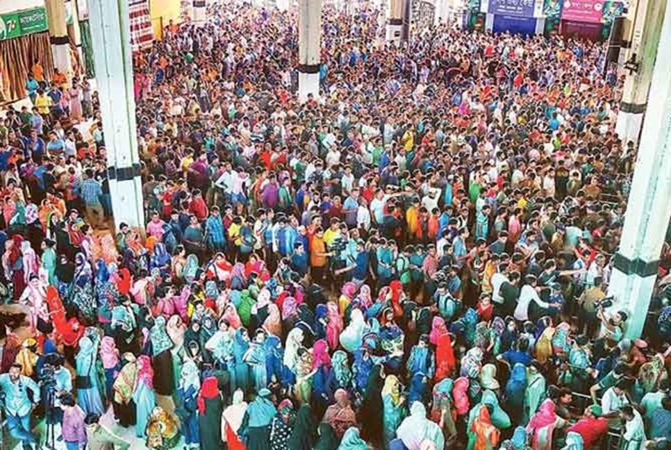 ট্রেনের টিকিট কালোবাজারির অভিযোগ

