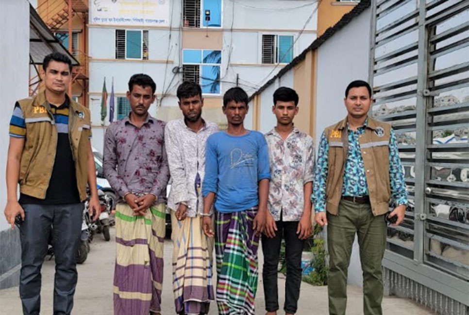 ঢিল ছোড়া নিয়ে দ্বন্দ্ব, শিশুকে কুপিয়ে হত্যায় গ্রেফতার ৪