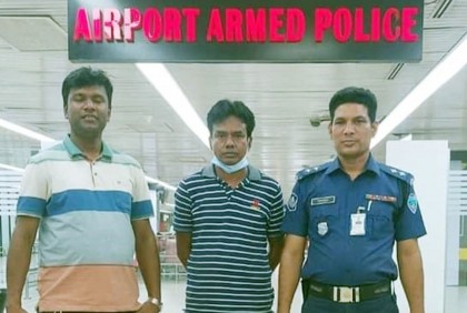 বিদেশে পালানোর সময় পুলিশের হাতে ধরা ডাকাত সর্দার