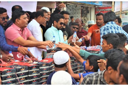 নোয়াখালীতে জেলা যুবলীগের ইফতার সামগ্রী বিতরণ ও দোয়া মাহফিল