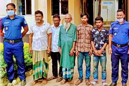 ৮ কোটি ১৪ লাখ টাকার সাপের বিষসহ গ্রেফতার পাঁচ