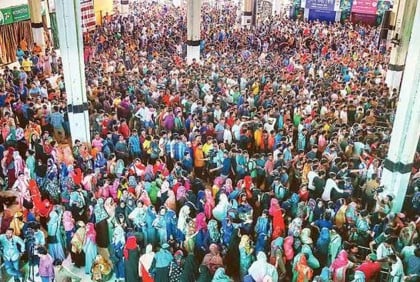 ট্রেনের টিকিট কালোবাজারির অভিযোগ

