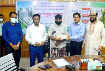 রাজশাহীর ২০৬ দুস্থ ও অসহায় পেল যাকাত ফান্ডের টাকা