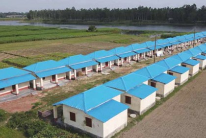 ঠাকুরগাঁওয়ে গৃহহীনদের ঈদ উপহার ঘর প্রস্তুত