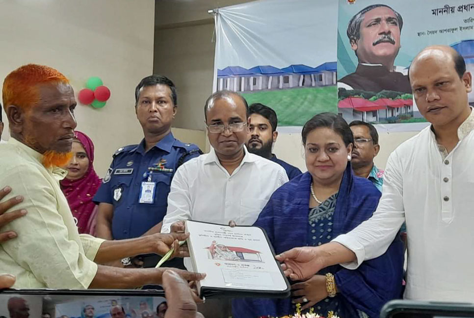কিশোরগঞ্জে ৪৮৬ পরিবার পেলেন উপহারের ঘর 