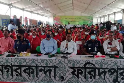 ফরিদপুরে ১১০টি ভূমিহীন পরিবার পেল উপহারের ঘর