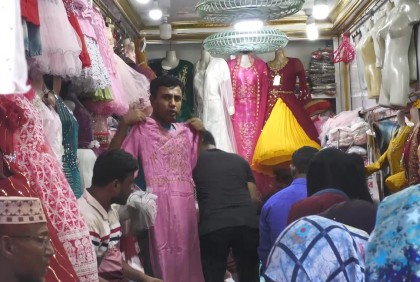 ঝিনাইদহে জমে উঠেছে ঈদ বাজার
