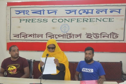 সন্তানের বিরুদ্ধে মায়ের সংবাদ সম্মেলন