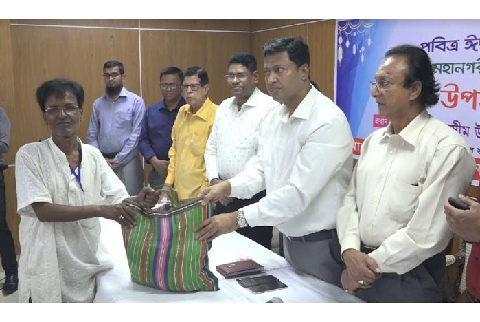 
বরিশাল ২শ জন মুক্তিযোদ্ধাকে 
ঈদ উপহার 
