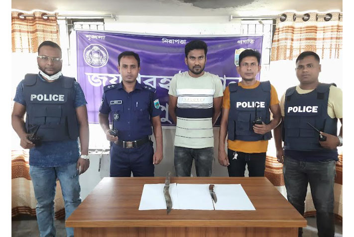 জয়পুরহাটে দেশীয় অস্ত্রসহ শীর্ষ সন্ত্রাসী রানা গ্রেফতার
