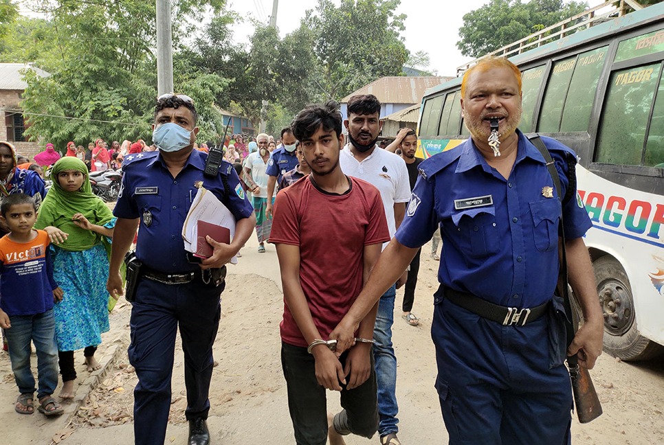 বগুড়ায় গৃহবধূর লাশ উদ্ধার, স্বামী আটক