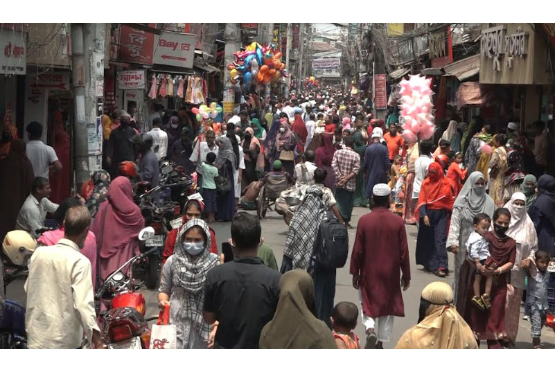 বরিশালে শেষ মুহূর্তে কেনাকাটা তুঙ্গে