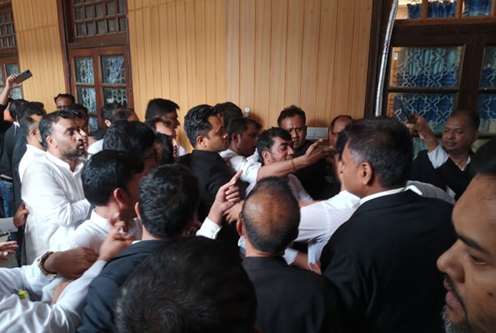 নির্বাচনকে কেন্দ্র করে সুপ্রিম কোর্ট আইনজীবী সমিতিতে হট্টগোল, মারামারি

