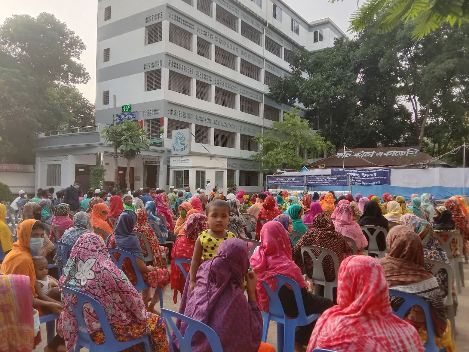 তৃতীয় বছরেও চলছে ‘সামান্য ইফতার’ নামের অসামান্য আয়োজন