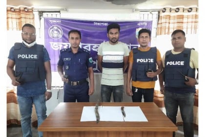 জয়পুরহাটে দেশীয় অস্ত্রসহ শীর্ষ সন্ত্রাসী রানা গ্রেফতার