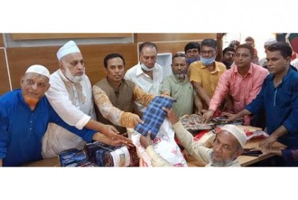 চাঁদপুরে দুস্থদের মাঝে ঈদ সামগ্রী বিতরণ