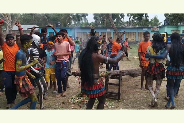 গুরুদাসপুরে তিনশ' বছরের ঐতিহ্যবাহী চড়ক পূজা