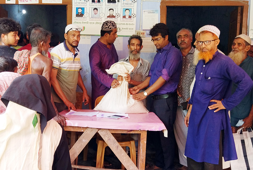 মোরেলগঞ্জে অসচ্ছলদের খাদ্য সহায়তা