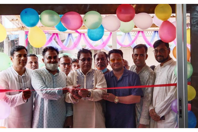 সোনাতলায় মোটরসাইকেল শোরুমের উদ্বোধন