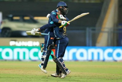 শেষ ৪ বলে ৩ ছক্কা হাকিয়ে গুজরাটের জয়ের নায়ক রশিদ খান