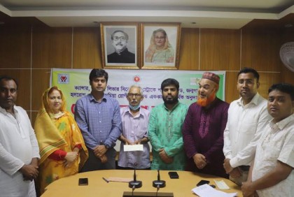 শাজাহানপুরে দূরারোগ্য রোগীদের অনুদানের চেক বিতরণ