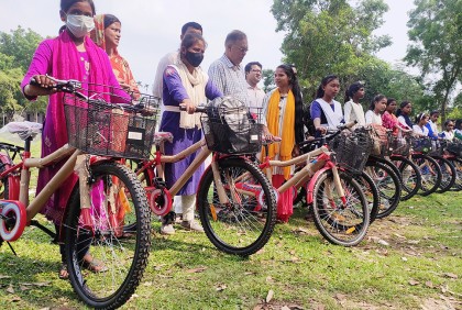 শ্রীমঙ্গলে শিক্ষার্থীদের মাঝে বাইসাইকেল ও শিক্ষাবৃত্তি প্রদান