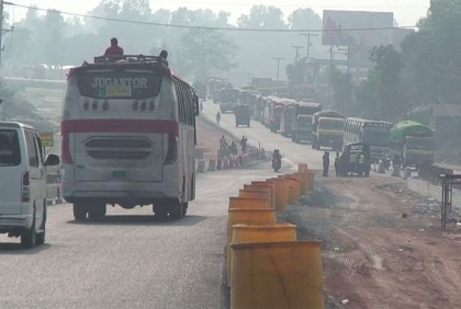 গাড়ির চাপ থাকলেও যানজট নেই মহাসড়কে