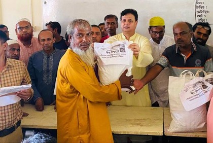 কাহালুতে এমপি মোশাররফের ঈদ সামগ্রী বিতরণ