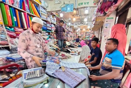 বাড়তি দামে ক্রেতাদের অসন্তোষ, বেচাকেনায় খুশি ব্যবসায়ীরা