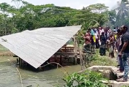 বাঁধ কেটে খাল উন্মুক্ত করায় খুশিতে আত্মহারা কৃষক