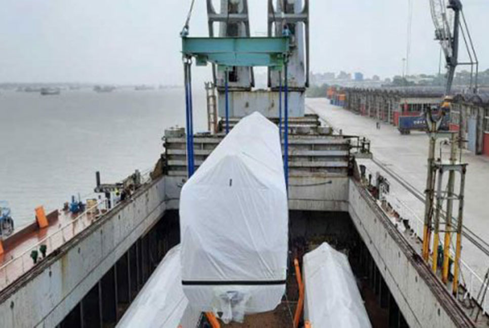 মোংলা বন্দরে মেট্রোরেলের আরও ৮ কোচ ৪ ইঞ্জিন